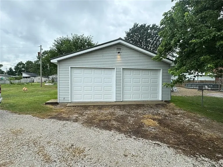 302 Gibson St — Photo 5