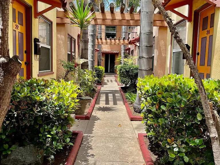 Crevillea Apartments — Photo 4