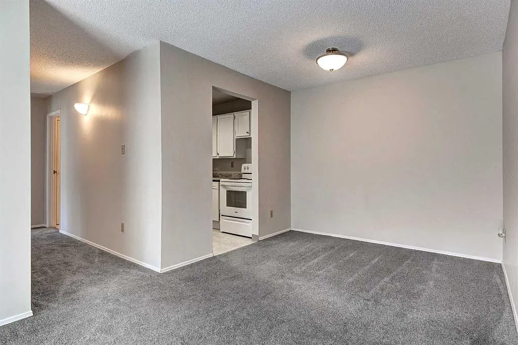 Lovely 2 Bedroom Suite Near South Centre! (CP112) — Photo 2