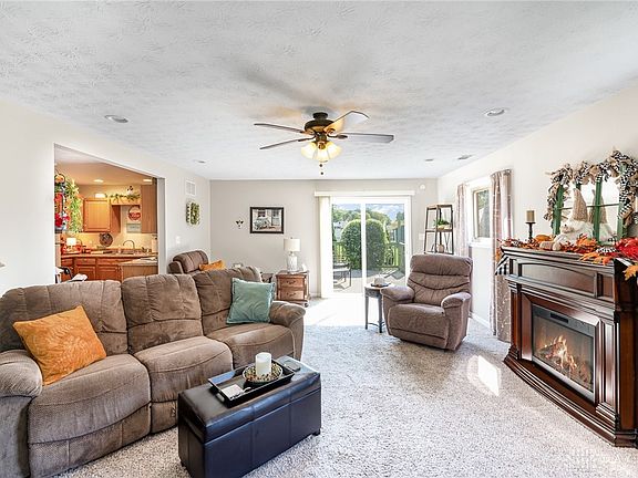 5th image of 209 Charles Pl