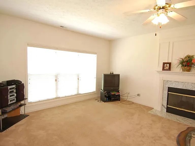 9406 Harlow Ct — Photo 10