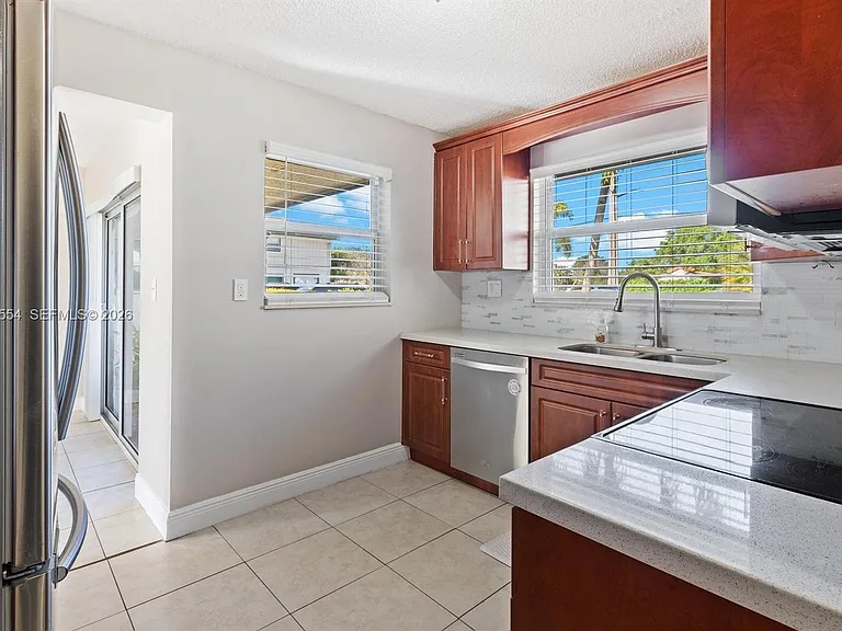 4119 Coral Springs Dr #C6 — Photo 2