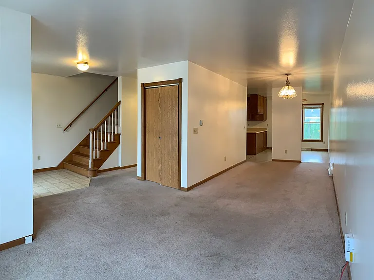 465-473 W Grand Ave — Photo 23