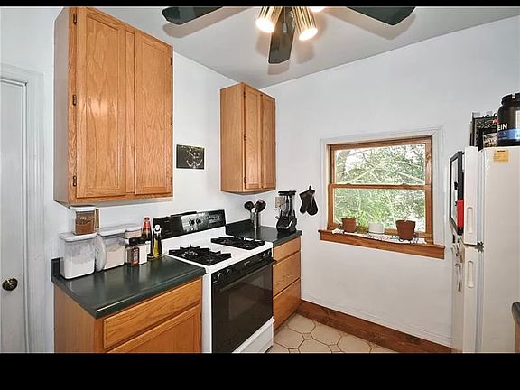 4th image of 628 College St APT 2