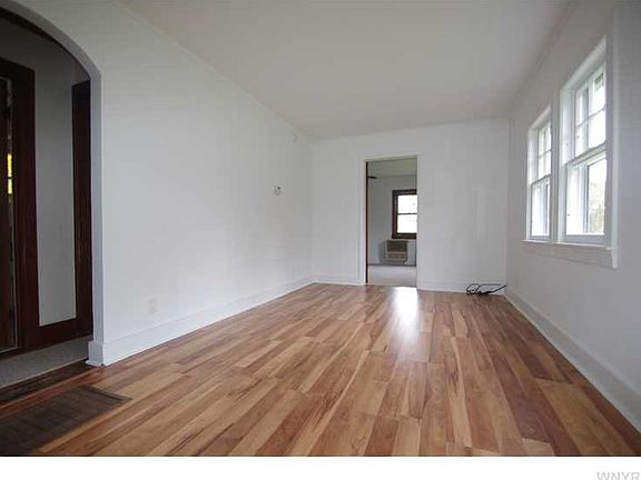 2nd image of 6688 Putnam Dr