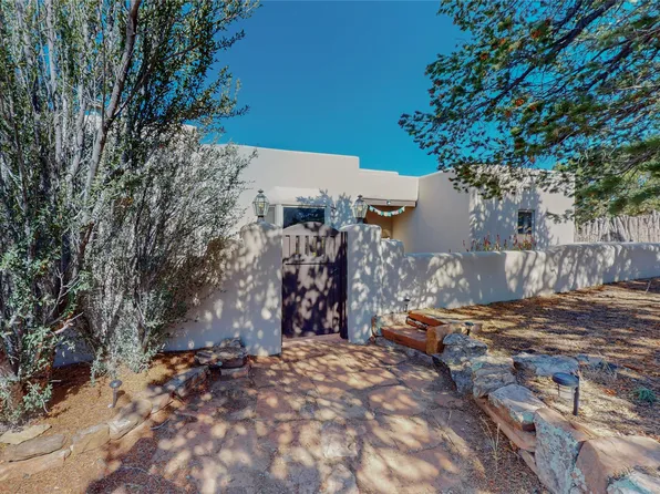 2 Azul Pl, Santa Fe, NM 87508