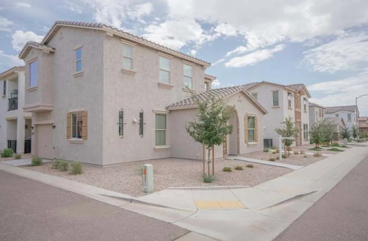 3 bed, 1495 sqft, $1,800 — Photo 3