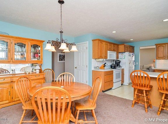 5th image of 7443 Whistlehill Ct SW