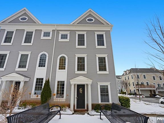 2nd image of 62 Roosevelt Dr