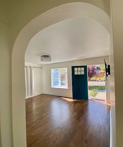 Hello gorgeous! Welcome to your cozy living space.