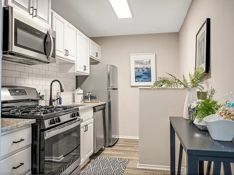 Cary Pines Apartments — Photo 2