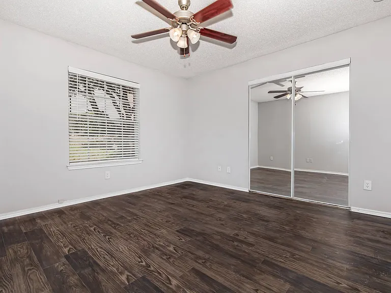 Eagle's Point Apartments — Photo 73