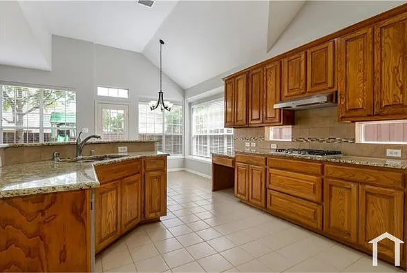 4421 Maize Dr — Photo 8