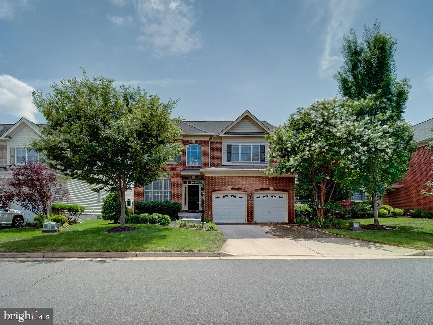 4 bed, 4.5 bath, 4625 sqft, $4,995 — Photo 1