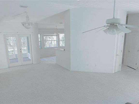 5th image of 482 N Fresno Ave
