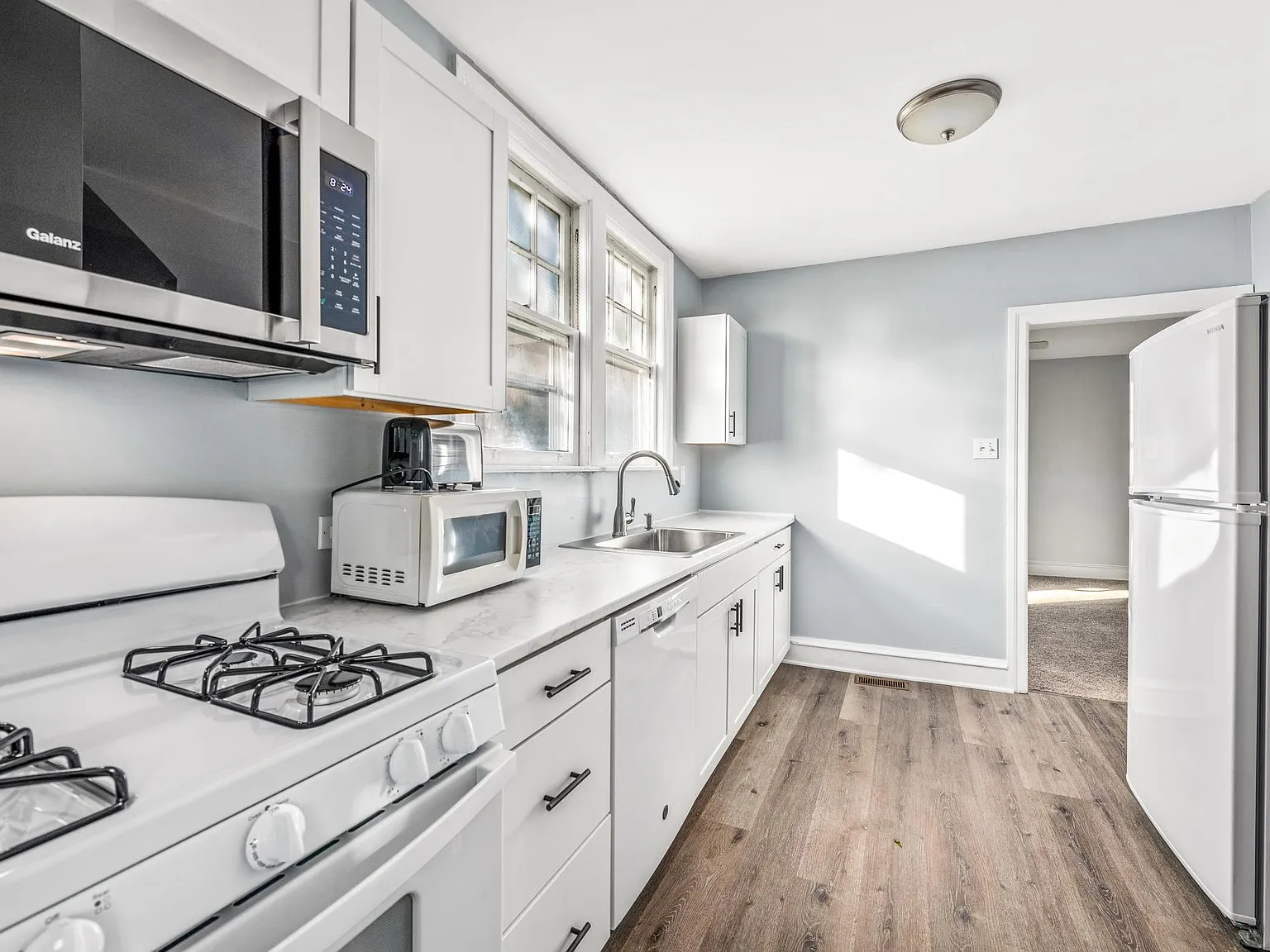 4 bed, 1900 sqft, $3,500 — Photo 3