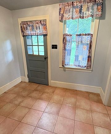 4th image of 152 Lindecamp Ln