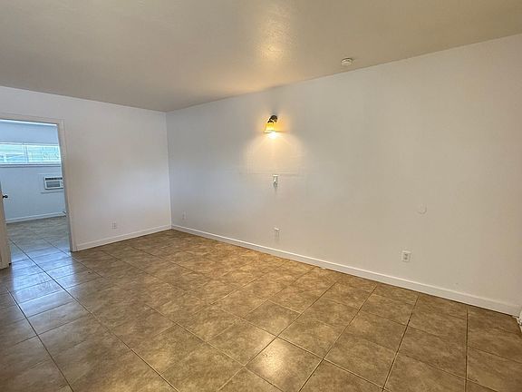 5th image of 13913 N Palm St #12