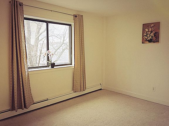 5th image of 41 Walnut St Unit 46