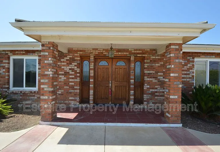 13515 W Telegraph Rd — Photo 2