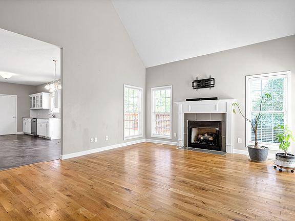 5th image of 3717 Meadow Knoll Ct