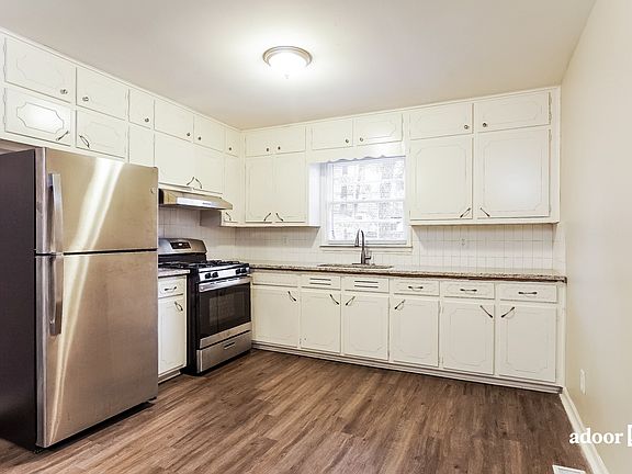 5th image of 1032 Medina Dr