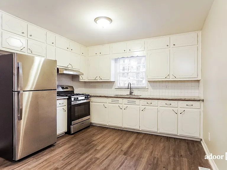 1032 Medina Dr — Photo 4