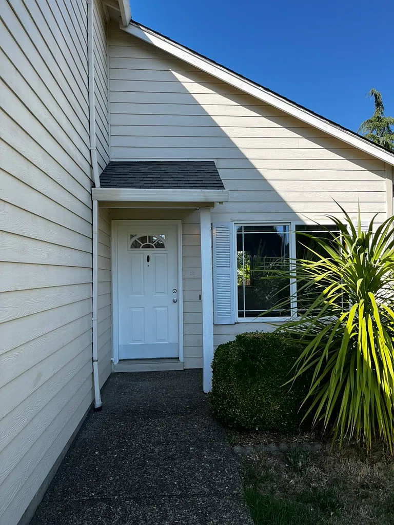 3 bed, 1340 sqft, $2,425 — Photo 2