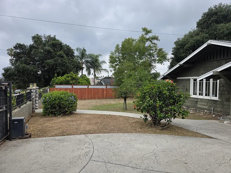 2121 Garfield Ave — Photo 26