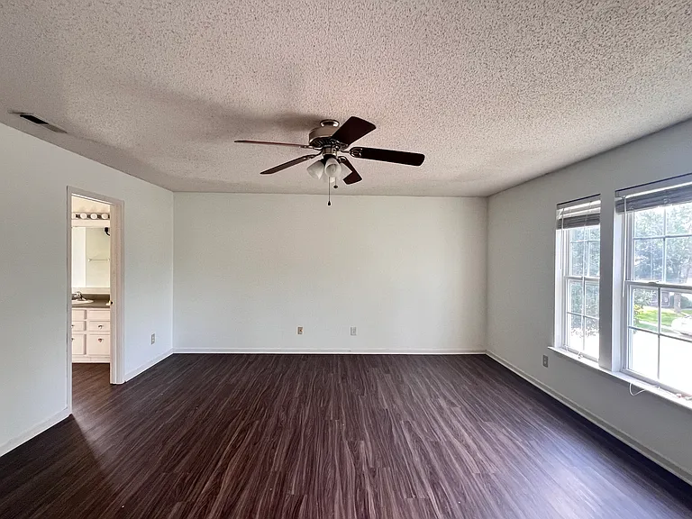 10400 Hickory Hill Dr — Photo 15