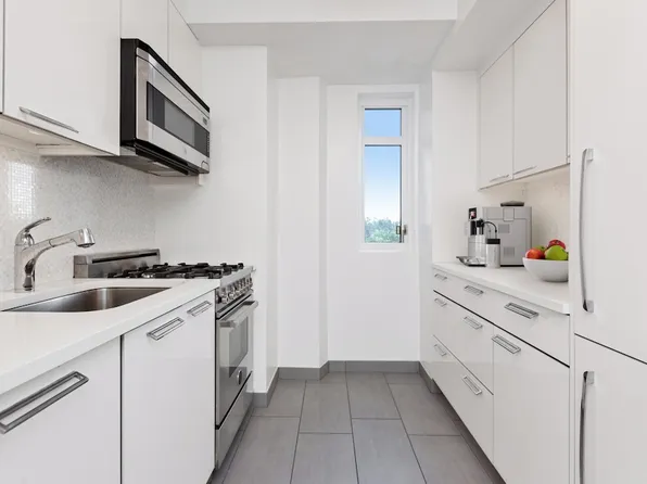 240 Central Park South image 4 of 5