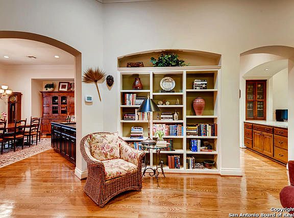 5th image of 1527 Yosemite Oaks Cir