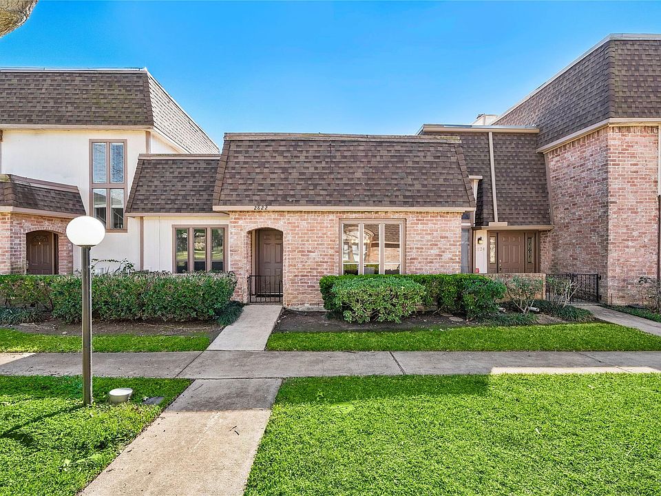 1st image of 2822 Cambridge Ln