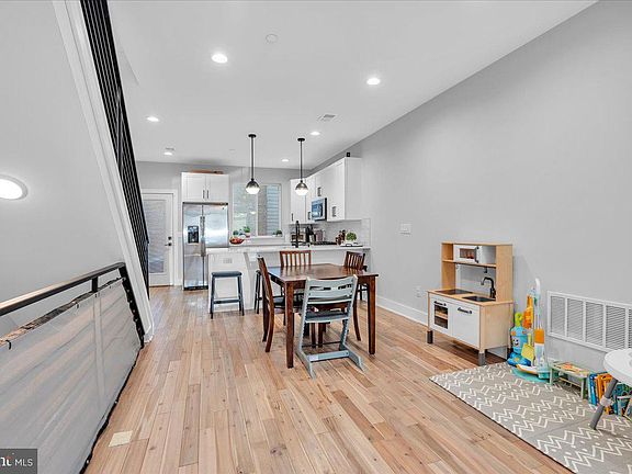 4th image of 2606 Trenton Ave