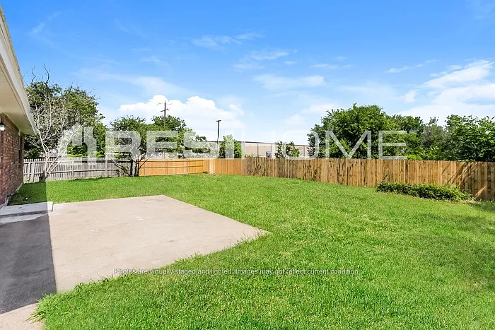 906 Fort Worth St — Photo 13