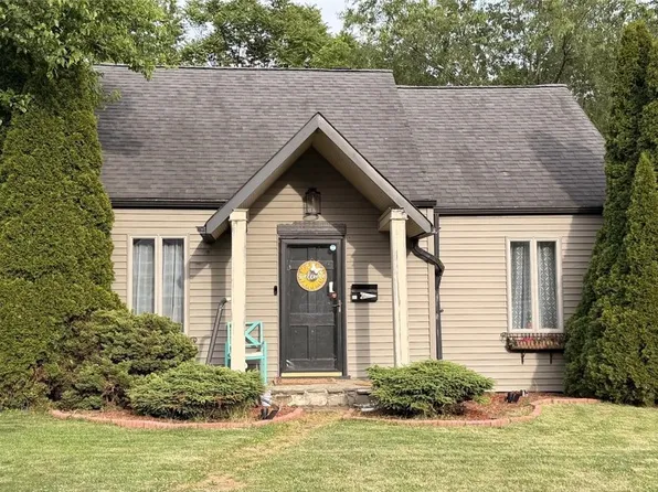 212 Seneca Dr, New Kensington, PA 15068