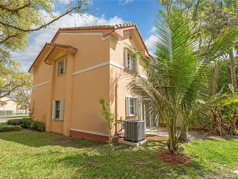 2400 SW 87th Way — Photo 16