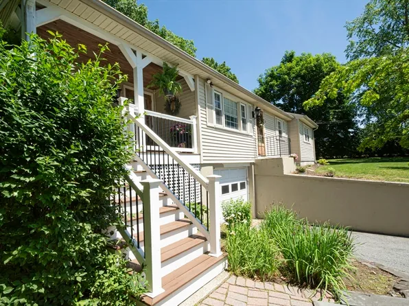 53 Boutelle Rd, Sterling, MA 01564