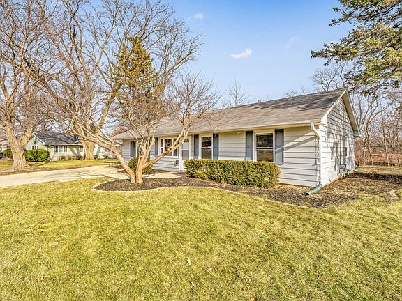 3rd image of 123 Knollwood Dr