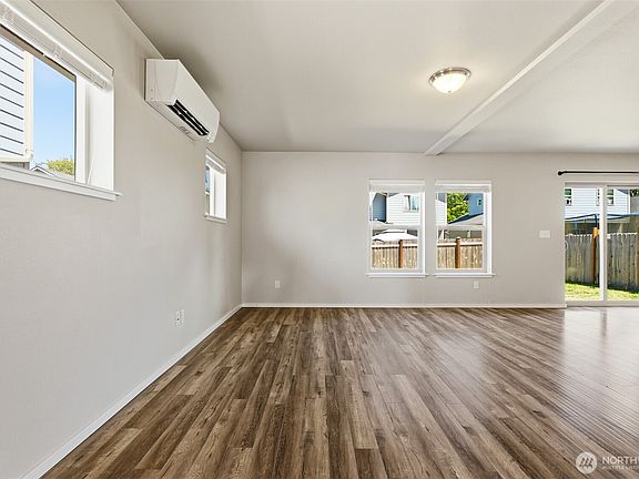 5th image of 714 SE Olga Circle