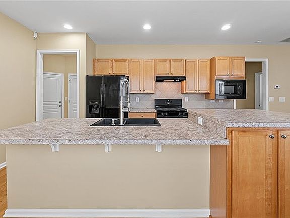 4th image of 610 Larch Looper Dr