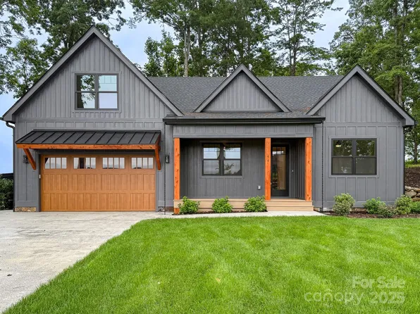 44 Skylar Ln, Mills River, NC 28759