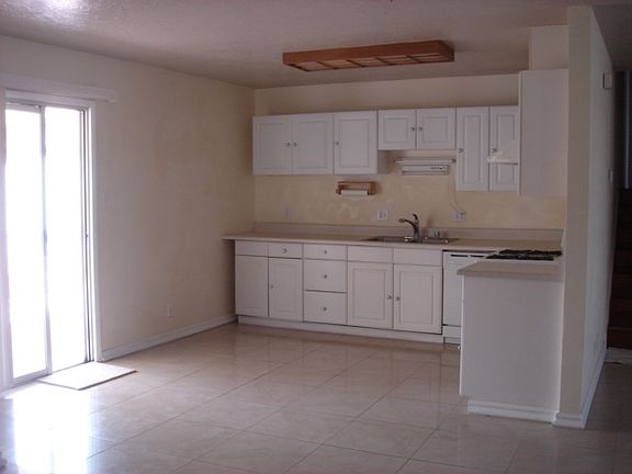 4th image of 305 Fox Cir