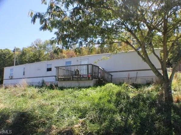 2241 Davis Knob Rd, Galax, VA 24333