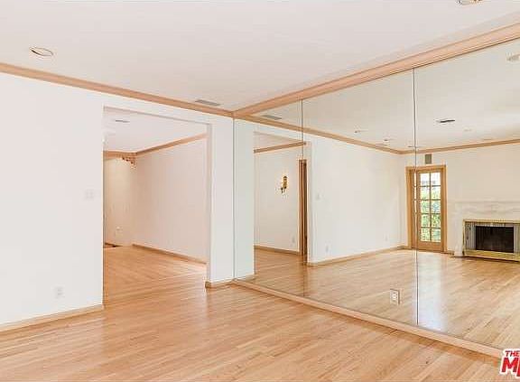 5th image of 4418 Camellia Ave
