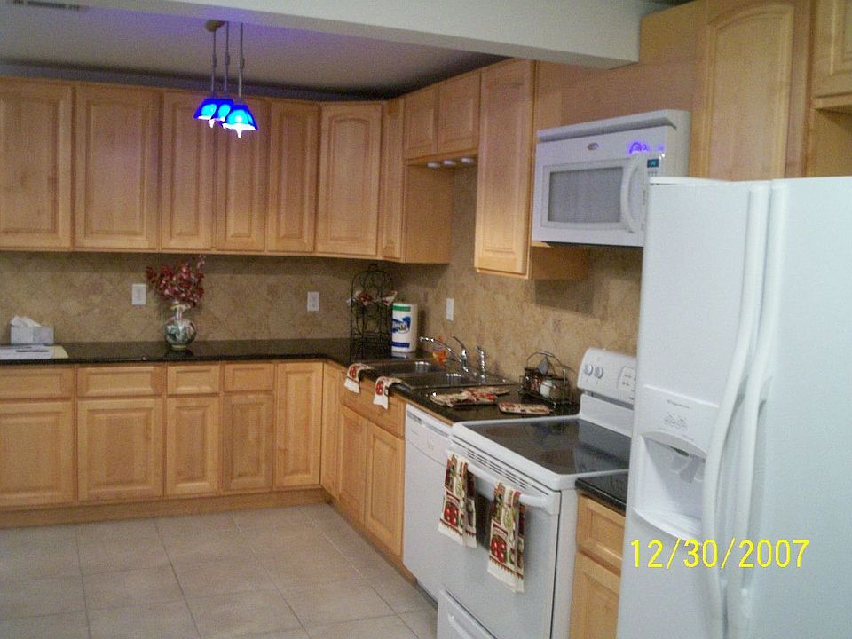 Updated Kitchen w. New Appliances