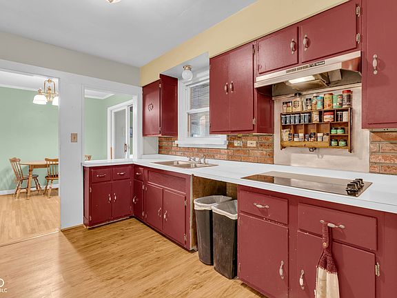 3rd image of 1104 W Wabash Ave