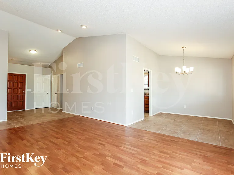 4323 E Beck Ln — Photo 5