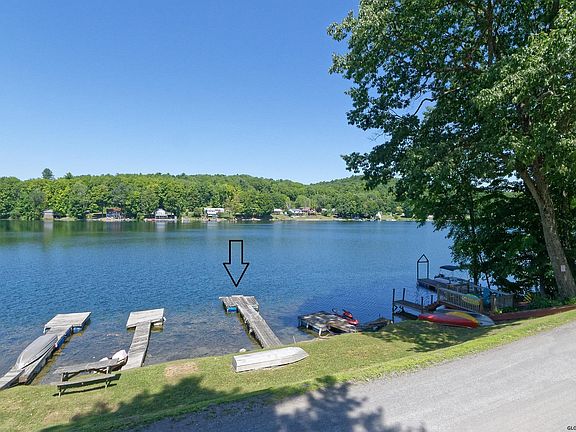 3rd image of 526 Birch Hill Way