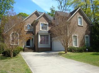 2 Grey Oaks Cir, Greensboro, NC 27408